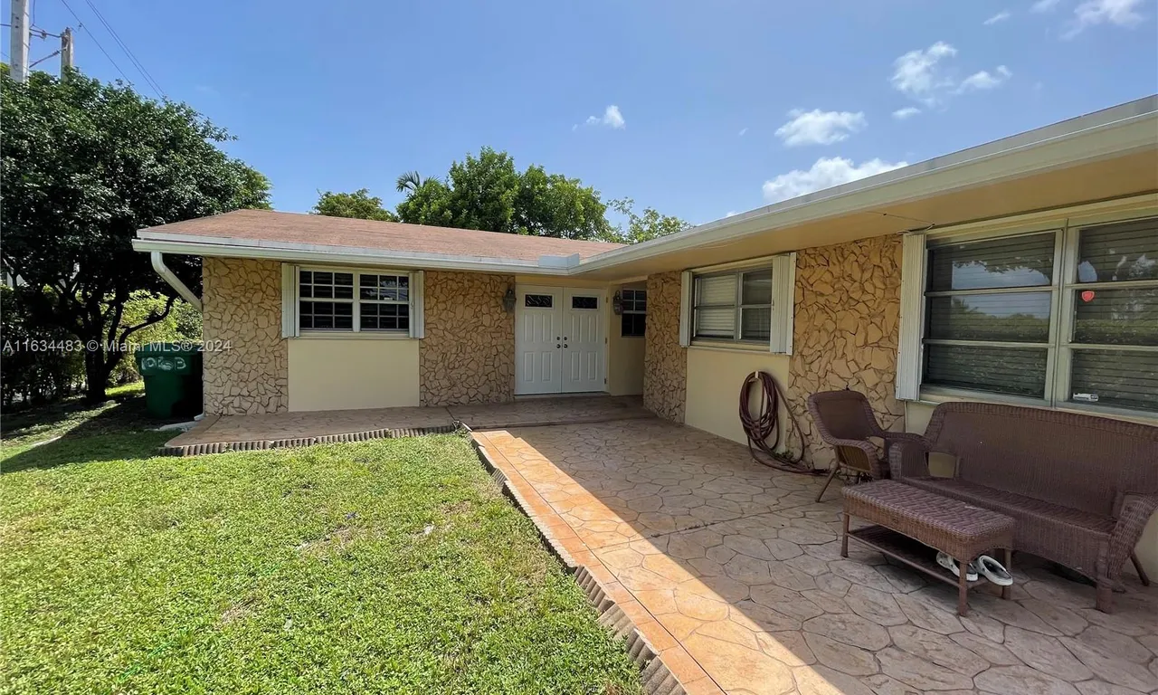 108 SE 4th Terrace # B, Dania Beach FL 33004