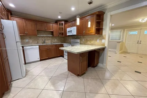 108 SE 4th Terrace # B, Dania Beach FL 33004