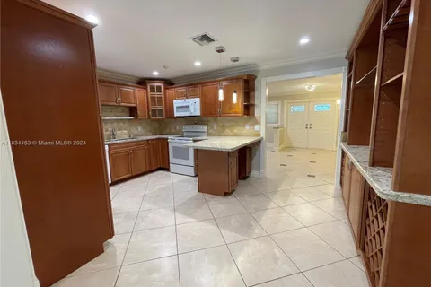 108 SE 4th Terrace # B, Dania Beach FL 33004