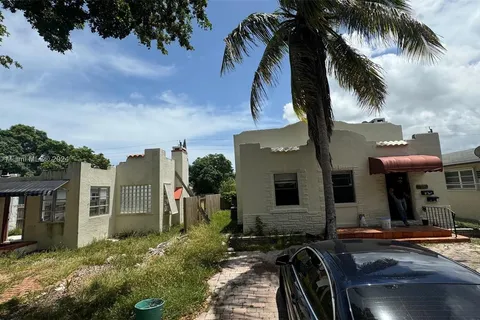 1932 Dewey St, Hollywood FL 33020