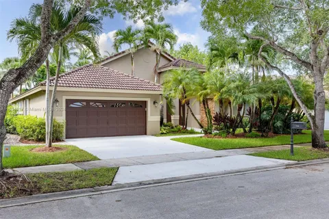 836 Waterview Dr, Weston FL 33326