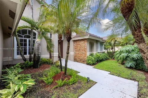 836 Waterview Dr, Weston FL 33326