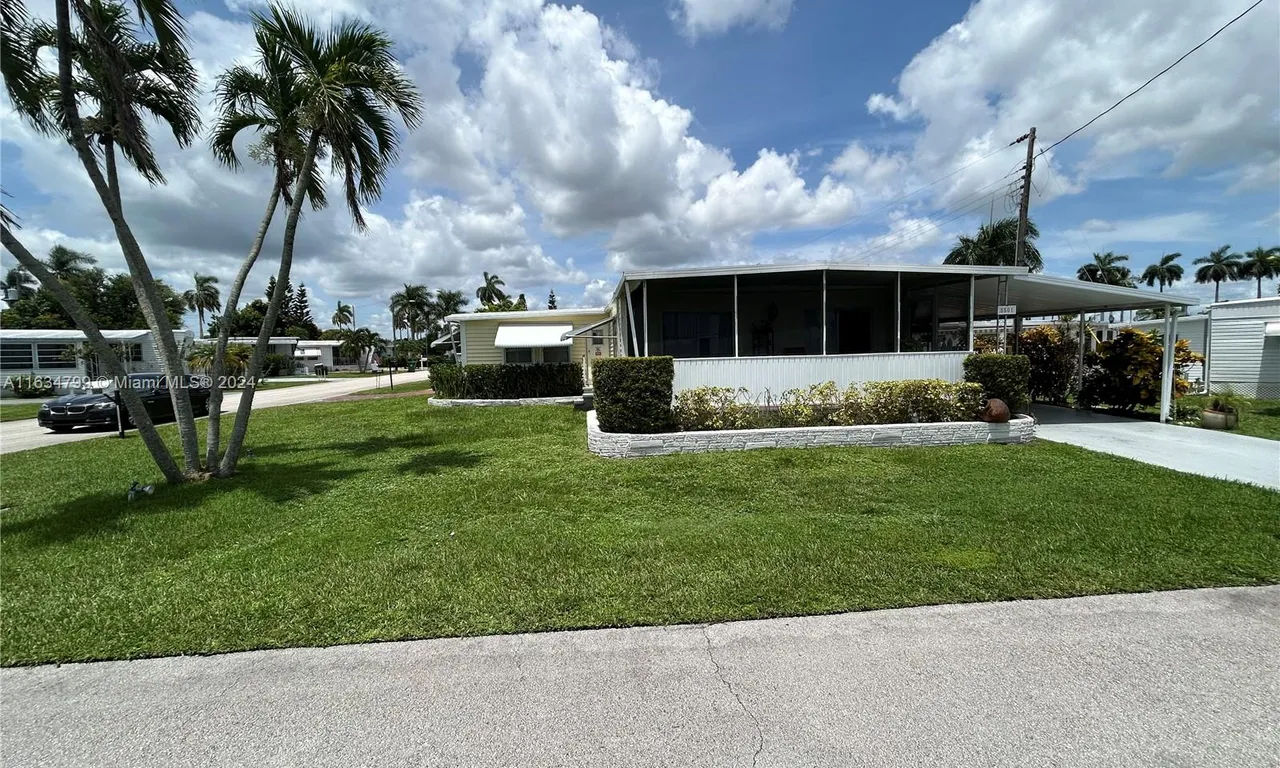 8501 SW 18th Pl, Davie FL 33324