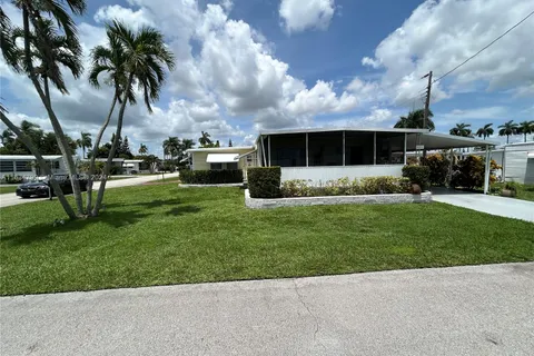 8501 SW 18th Pl, Davie FL 33324