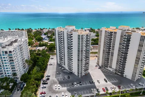 2715 N Ocean Blvd # 2B, Fort Lauderdale FL 33308