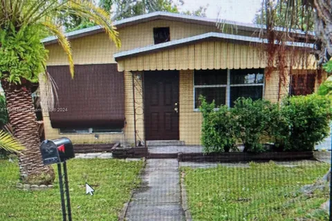 2230 Mcclellan St, Hollywood FL 33020