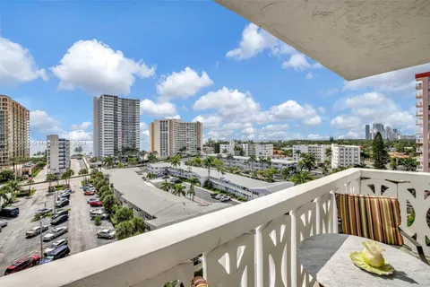 3113 S Ocean Dr # 906, Hallandale Beach FL 33009