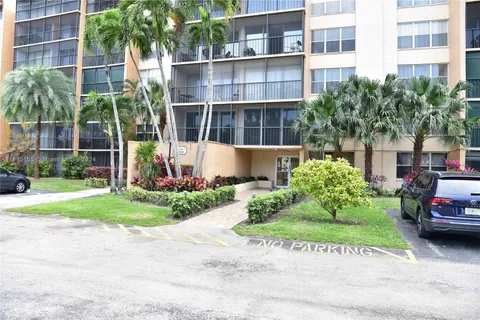 3821 Environ Blvd # 209, Lauderhill FL 33319