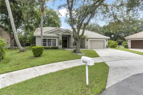 5663 NW 39th Ave, Coconut Creek FL 33073