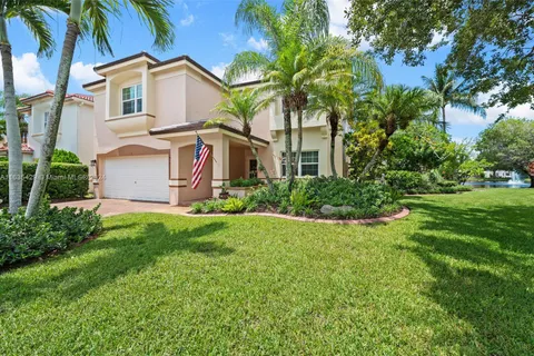 71 Gables Blvd, Weston FL 33326