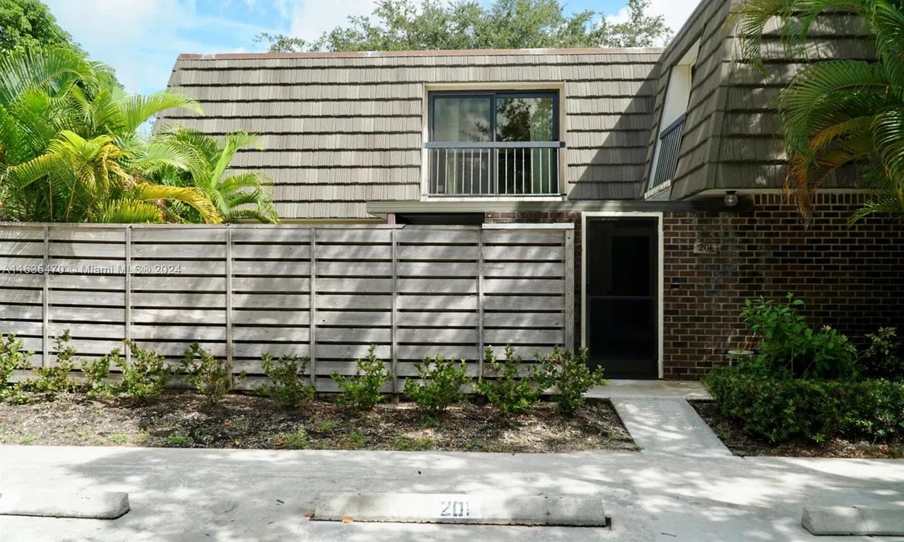 201 2nd Ter # 201, Palm Beach Gardens FL 33418