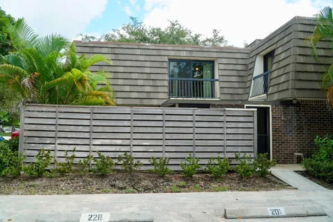 201 2nd Ter # 201, Palm Beach Gardens FL 33418