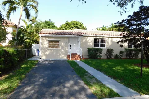 581 La Villa Dr, Miami Springs FL 33166