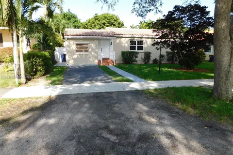 581 La Villa Dr, Miami Springs FL 33166