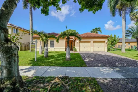 9214 SW 212th Ter, Cutler Bay FL 33189