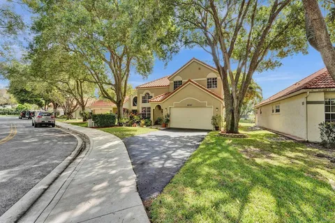 9240 Oak Grove Cir, Davie FL 33328