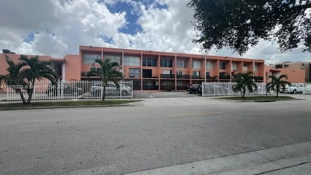 1300 W 47 PL # 216B, Hialeah FL 33012