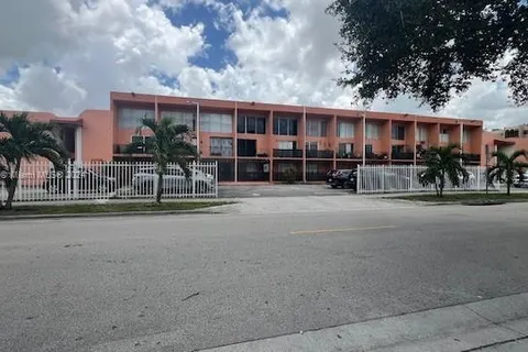 1300 W 47 PL # 216B, Hialeah FL 33012