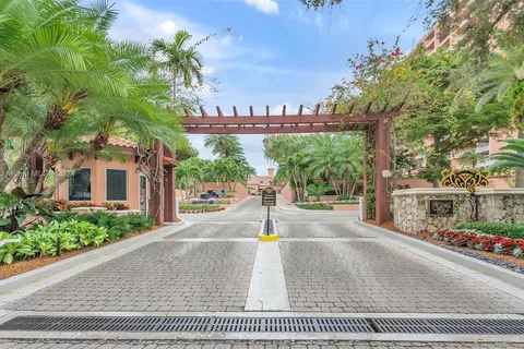 60 Edgewater Dr # 9H, Coral Gables FL 33133