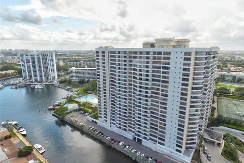 2500 Parkview Dr # 2019, Hallandale Beach FL 33009