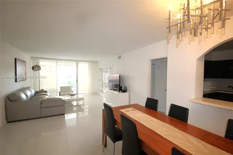 5161 Collins Ave # 403, Miami Beach FL 33140