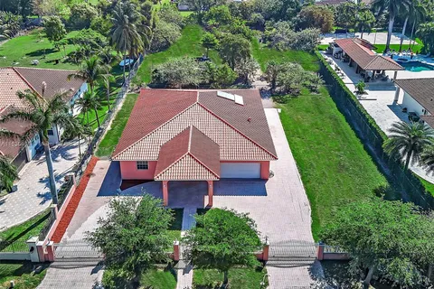 279 NW 119th Ave., Miami FL 33182