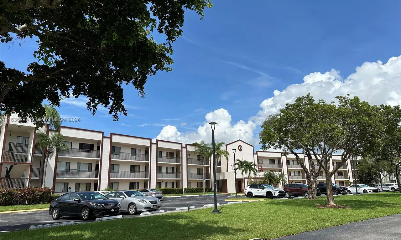 9677 S Belfort Cir # 312, Tamarac FL 33321