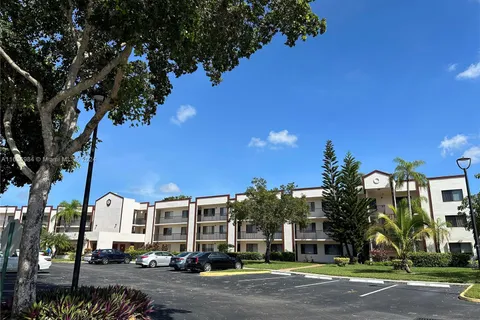 9677 S Belfort Cir # 312, Tamarac FL 33321