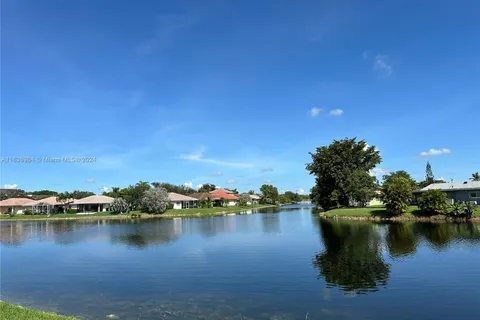 9677 S Belfort Cir # 312, Tamarac FL 33321