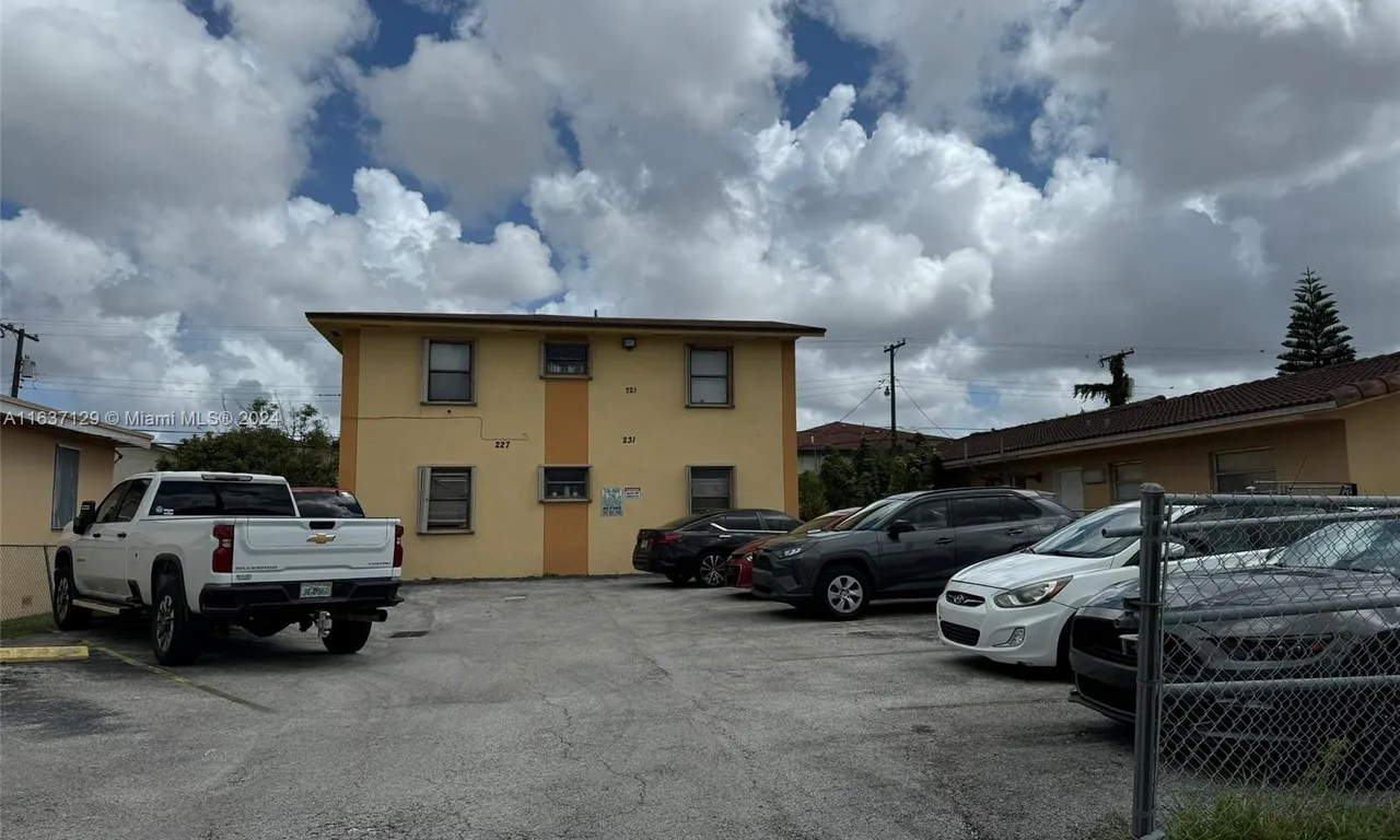 231 E 7th St, Hialeah FL 33010