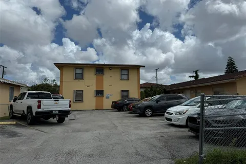 231 E 7th St, Hialeah FL 33010