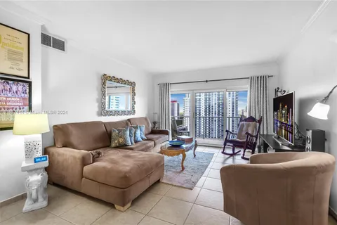 1985 S Ocean Dr # 19M, Hallandale Beach FL 33009