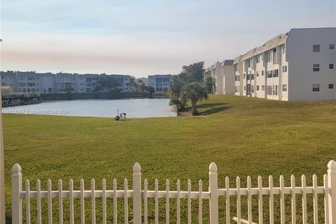 8110 Sunrise Lakes Blvd # 209, Sunrise FL 33322