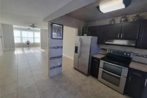 8110 Sunrise Lakes Blvd # 209, Sunrise FL 33322