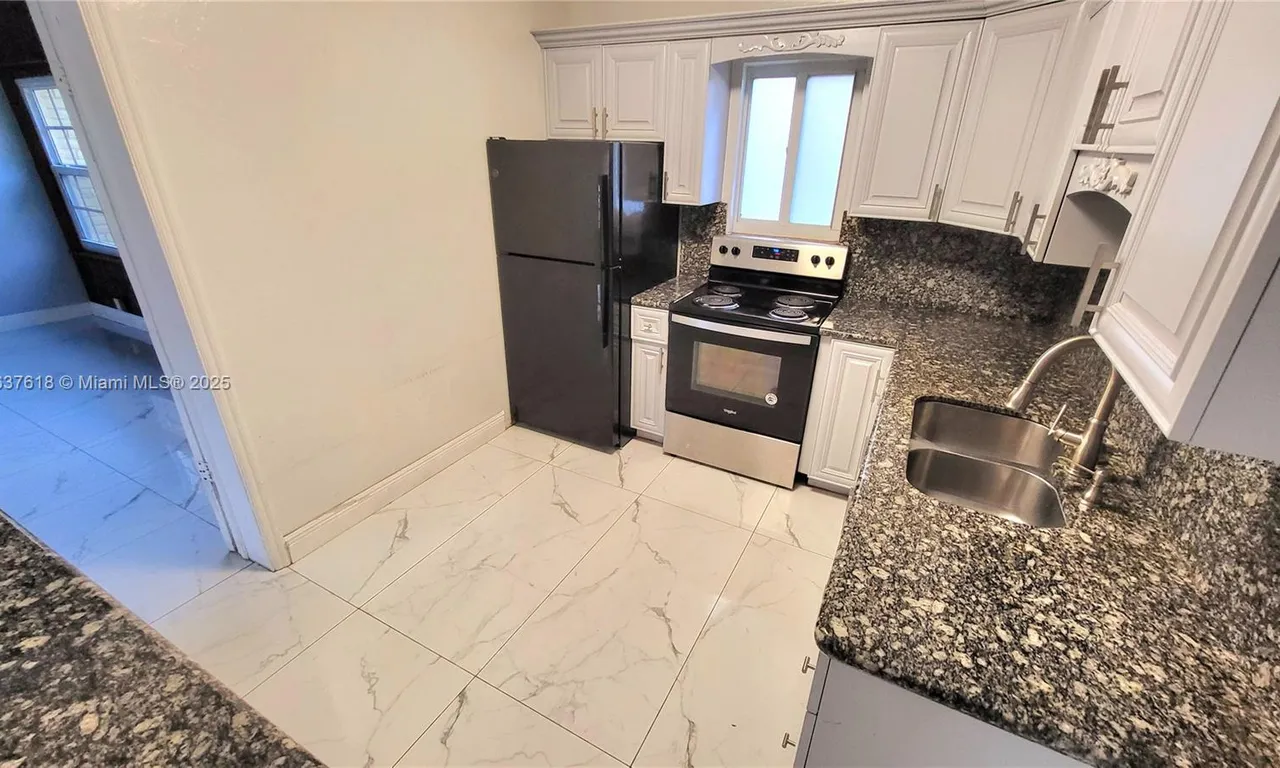720 NE 5th St # 1, Hallandale Beach FL 33009