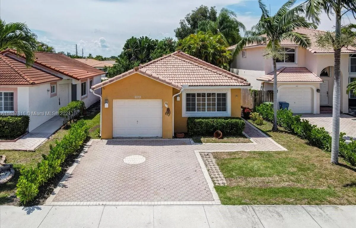 409 Kelly Ln, Weston FL 33326