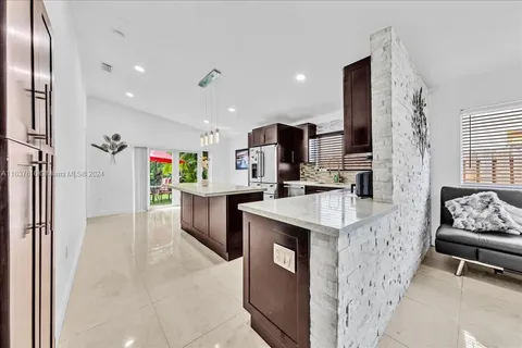 409 Kelly Ln, Weston FL 33326