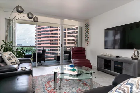 5161 Collins Ave # 811, Miami Beach FL 33140