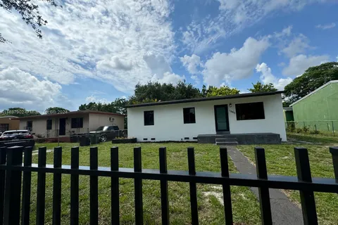 1660 NW 124th St, North Miami FL 33167