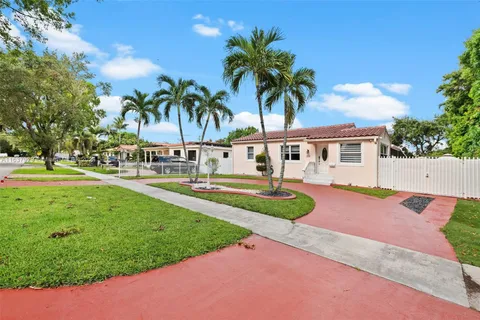 556 La Villa Dr, Miami Springs FL 33166