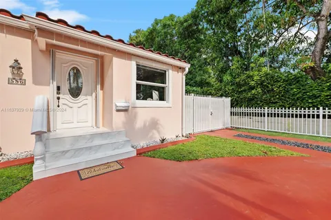 556 La Villa Dr, Miami Springs FL 33166