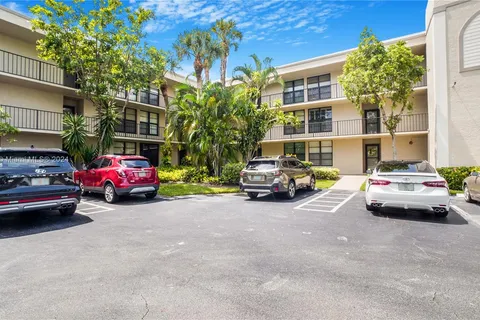 2 Royal Palm Way # 1010, Boca Raton FL 33432