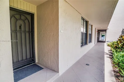 2 Royal Palm Way # 1010, Boca Raton FL 33432