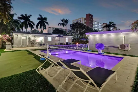 1124 NE 6th St # 0, Hallandale Beach FL 33009