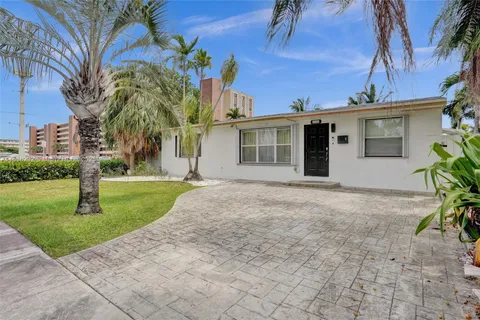 1124 NE 6th St # 0, Hallandale Beach FL 33009
