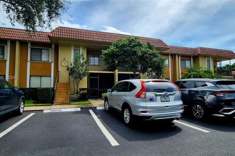 307 Lakeview Dr # 102, Weston FL 33326