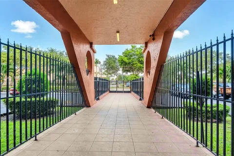 4675 W 18th Ct # 612, Hialeah FL 33012