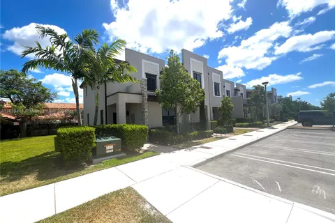 374 NE 208th Ter # 374, Miami FL 33179