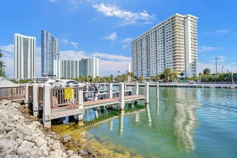 400 Kings Point Dr # 320, Sunny Isles Beach FL 33160