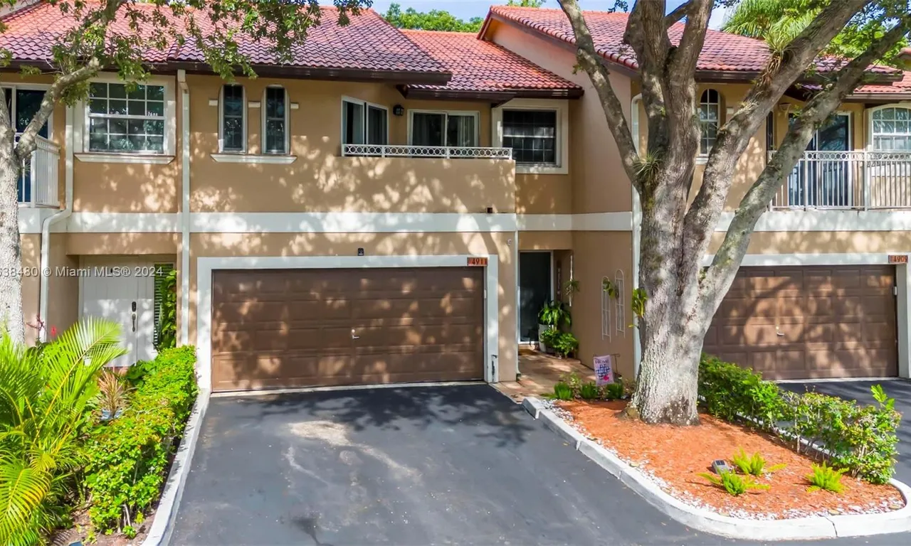 4911 Riverside Dr # 205, Coral Springs FL 33067